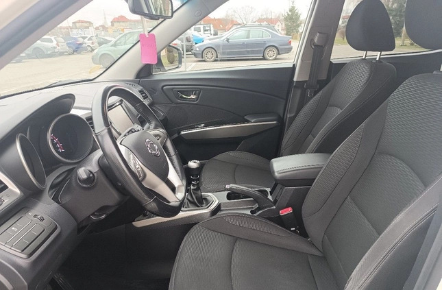 SsangYong Tivoli cena 42900 przebieg: 114000, rok produkcji 2016 z Góra małe 529